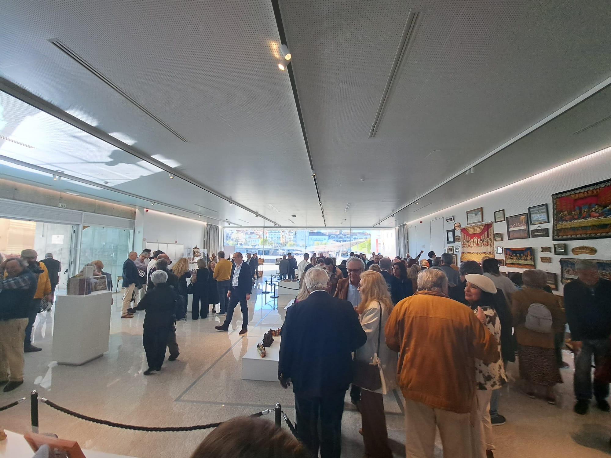 A inauguração contou com a presença de mais de uma centena de pessoas