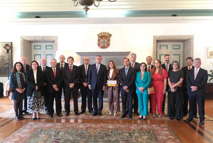 Presidente distingue Universidade dos Açores