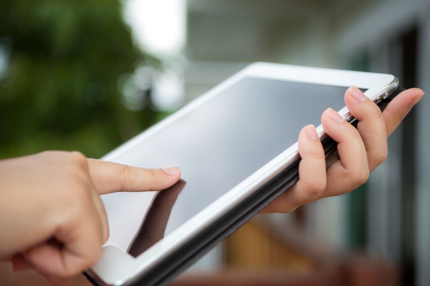 Escolas vão poder escolher entre manuais digitais ou em papel a partir do 2.º ciclo 
