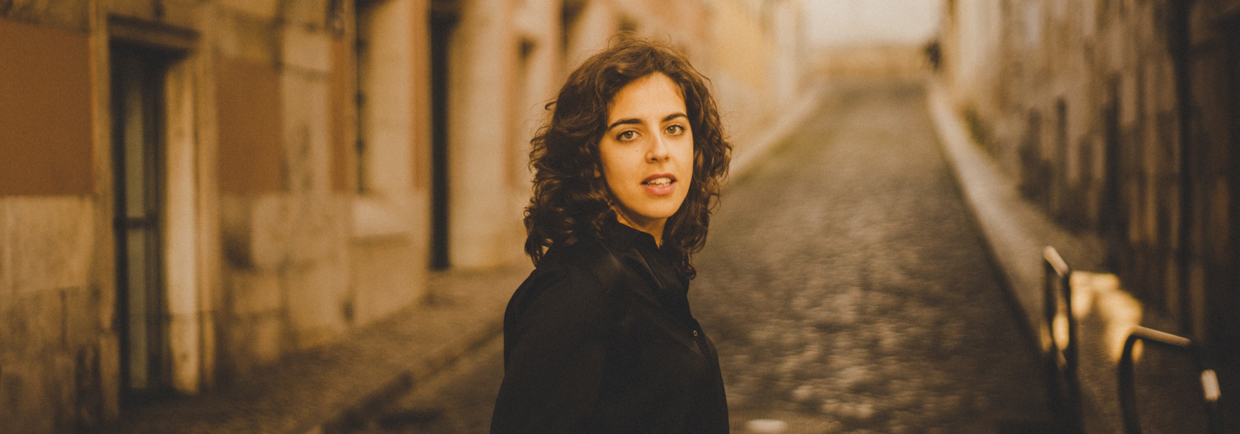 'À nossa volta há tentativas de reescrever a História e instrumentalizar as narrativas'