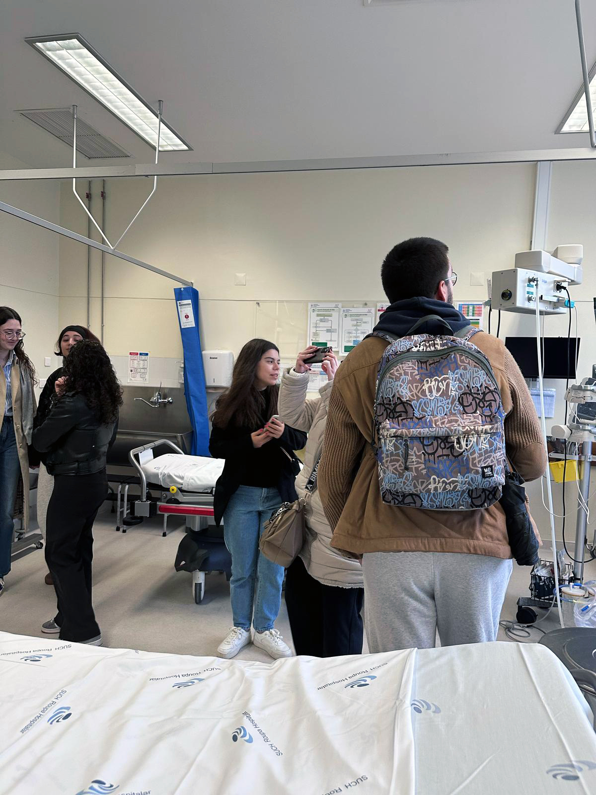 Estudantes do Politécnico de Portalegre criam design em teto do Hospital de Portalegre para "atenuar" espera dos doentes