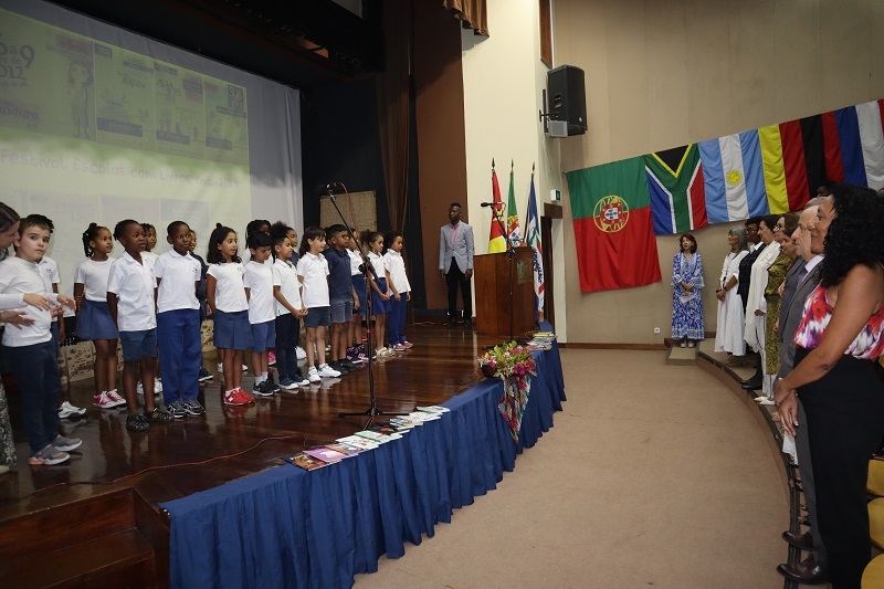 Escola Portuguesa de Moçambique com Rainha da Paz