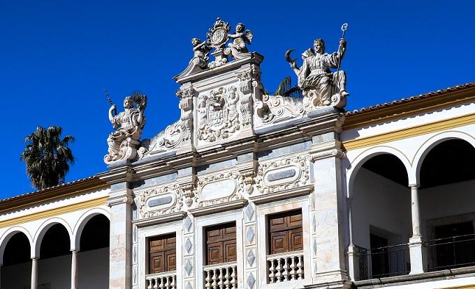 Universidade de Évora sobe 500 lugares em ranking internacional