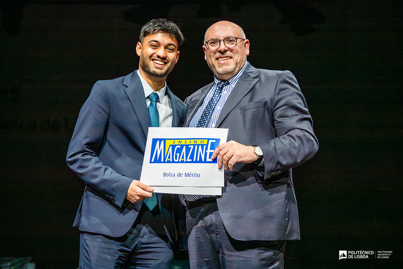 O Ensino Magazine entregou duas bolsas monetárias aos melhores alunos do IPL. Recebeu o prémio o presidente da Federação Académica.