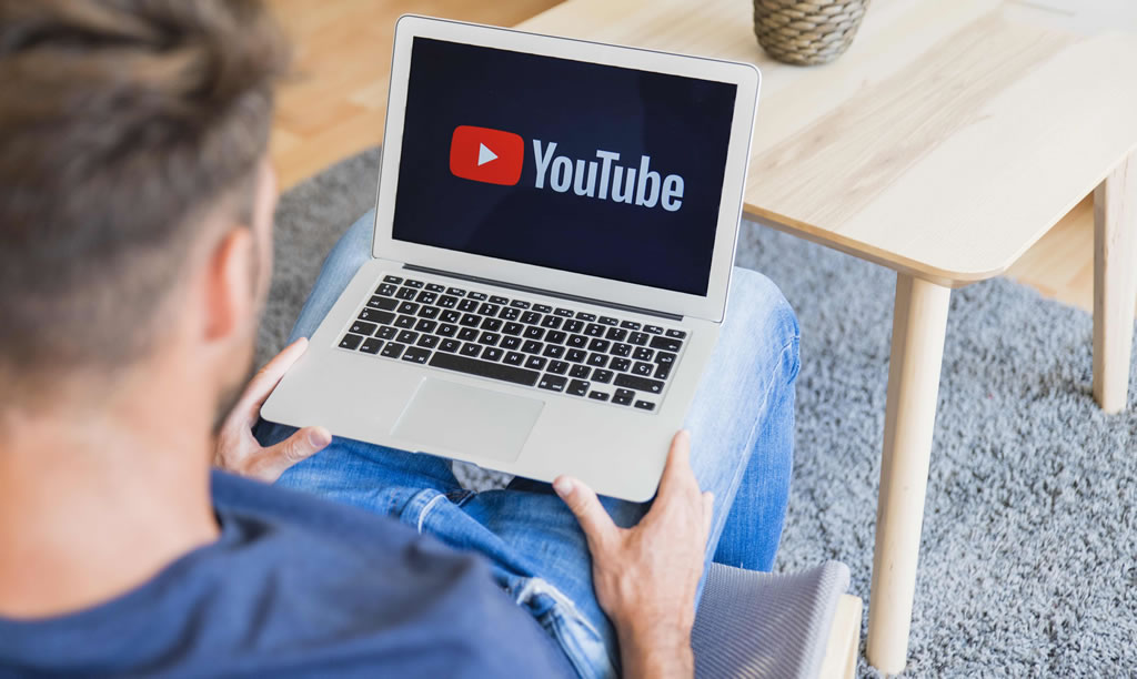 Jovens europeus preferem YouTube para aprender temas escolares 